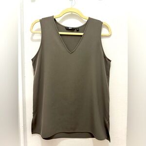 Uniqlo V Neck Tank in Olive
